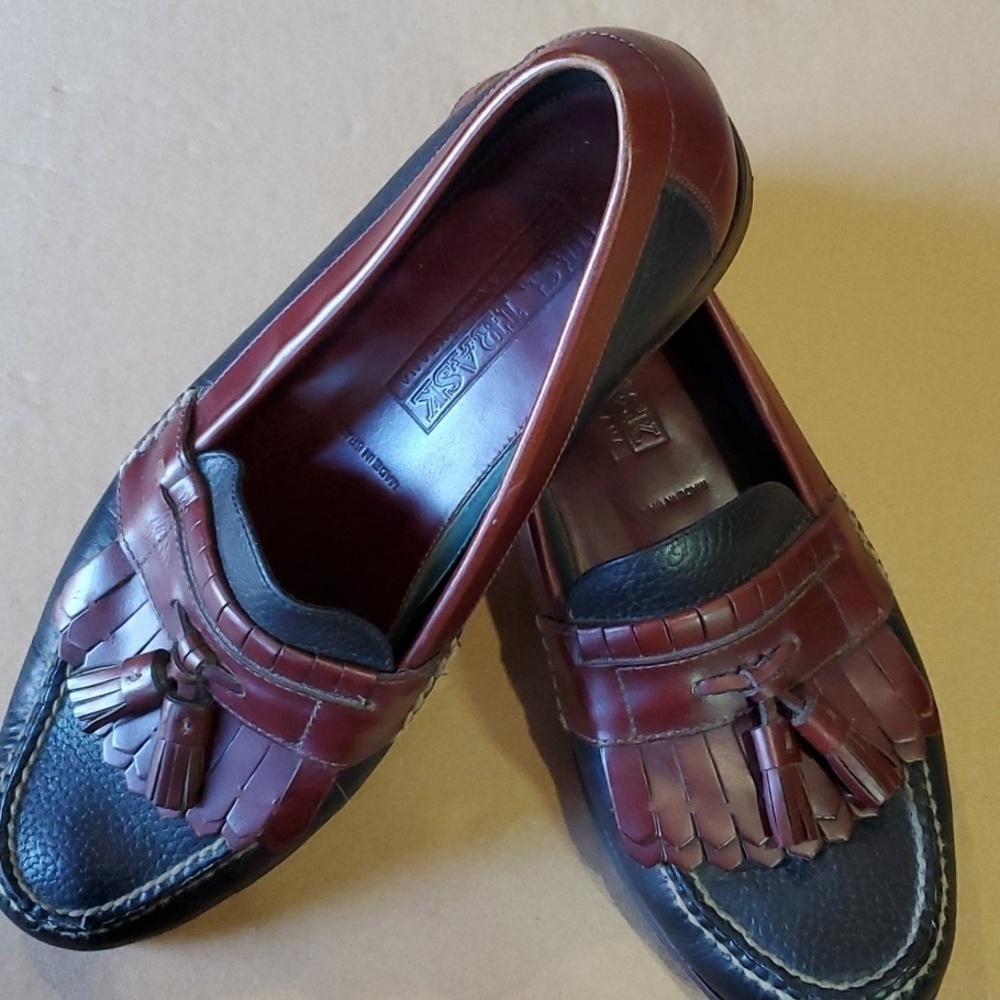 HS TRASK two tone loafer with tassel size 10.5